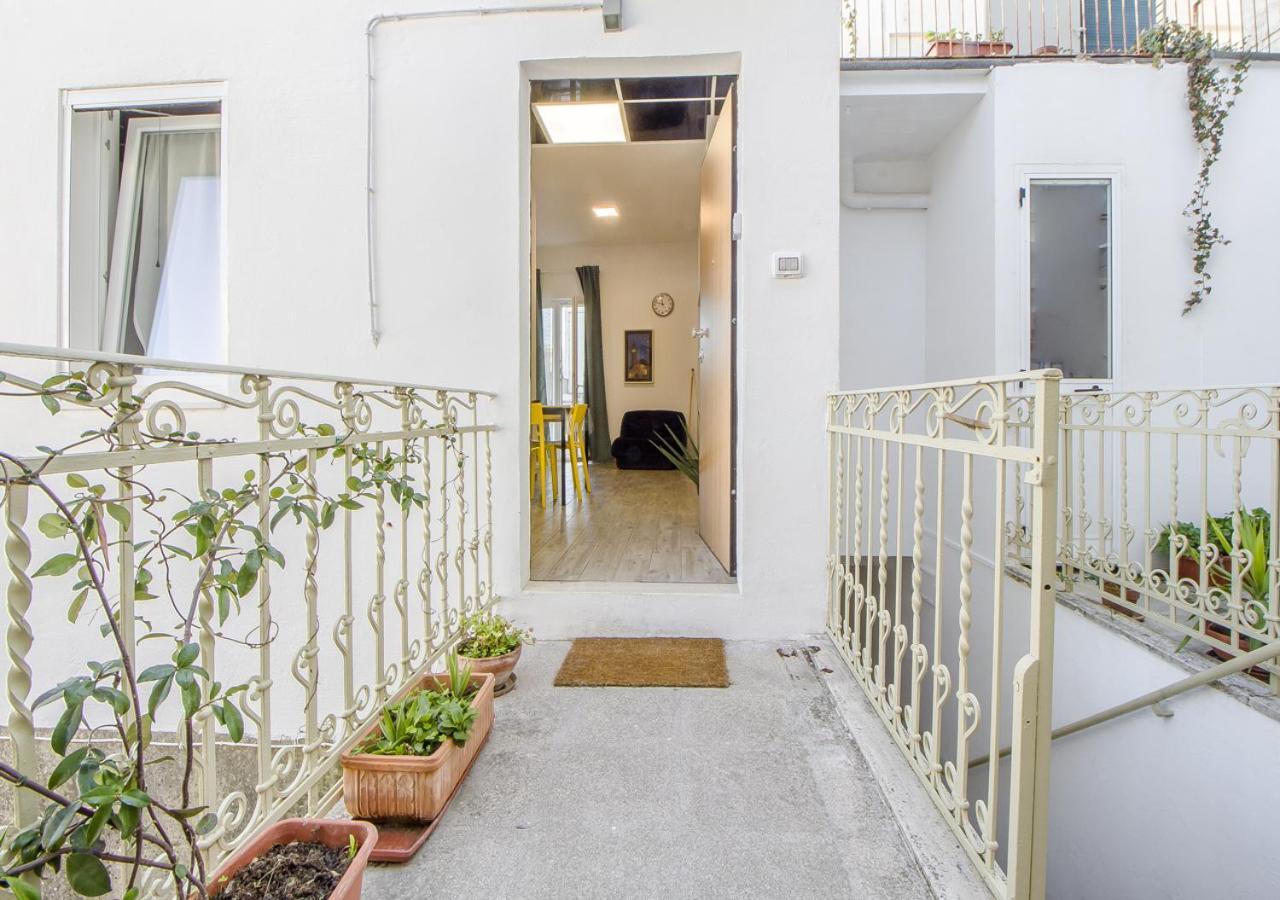Appartamento Con 2 Camere E 2 Bagni In Centro Con Parcheggio Matera Exterior foto