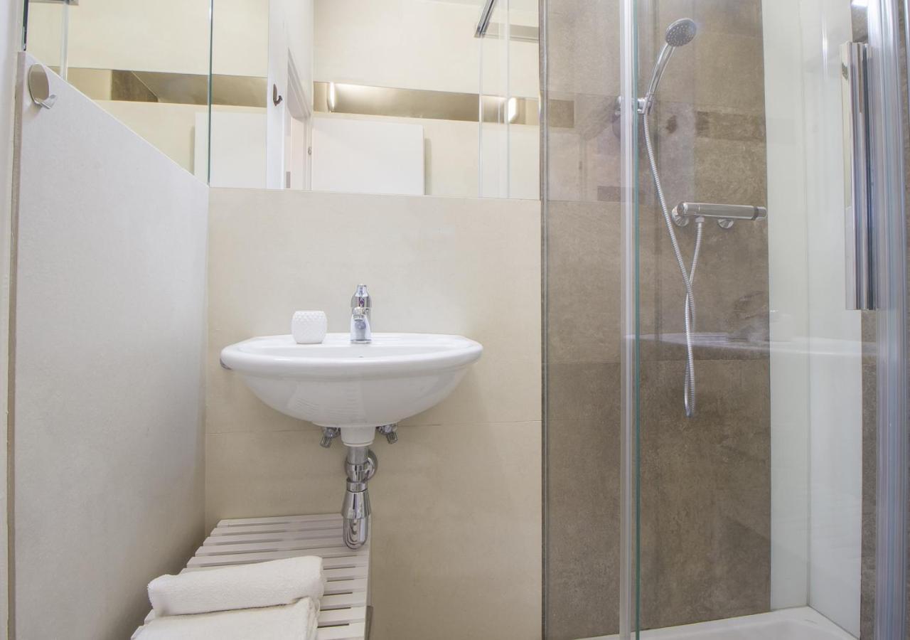 Appartamento Con 2 Camere E 2 Bagni In Centro Con Parcheggio Matera Exterior foto